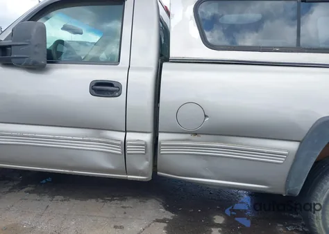 1999 Chevrolet Silverado 1500 Ls z USA, uszkodzony, nr VIN 1GCEK14T7XE117176